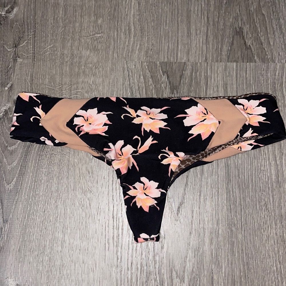Acacia bottom